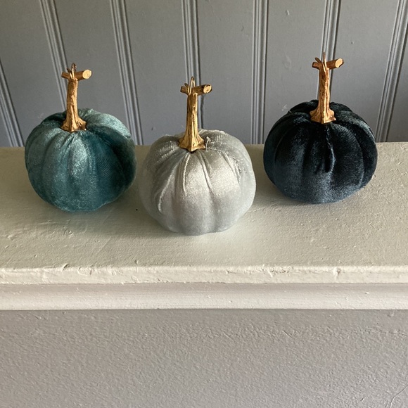 NWT Set of 3- Velvet Pumpkins- Dark Blue, Silver, Teal Fall Holiday Decorations - Picture 14 of 17